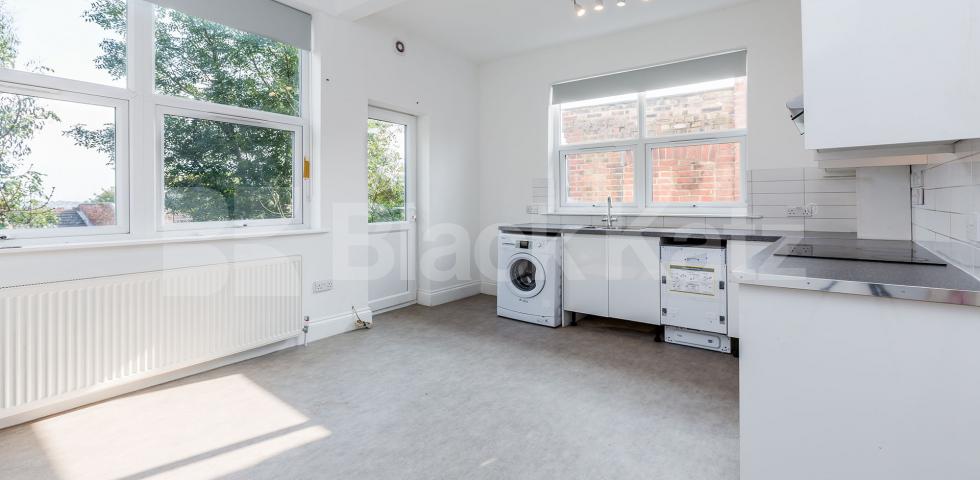 Stunning three double bedrooom set in a period conversion with a garden Alexandra Gardens , Muswell Hill