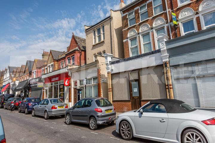refurbished 5 bedroom house located close to amenities  Myddleton Road, Bounds Green