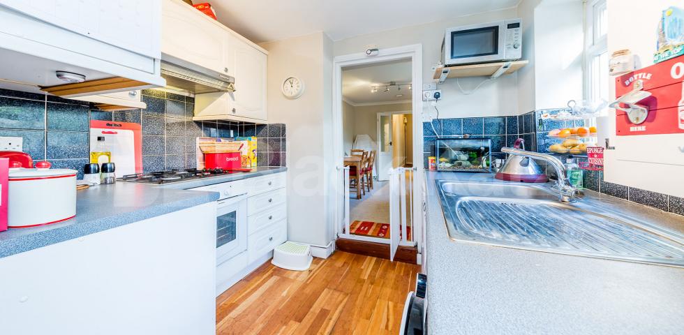 			UNDER FULL REFURBISHMENT Fantastic Garden Property , 2 Bedroom, 1 bath, 1 reception Flat			 Long Lane, East Finchley