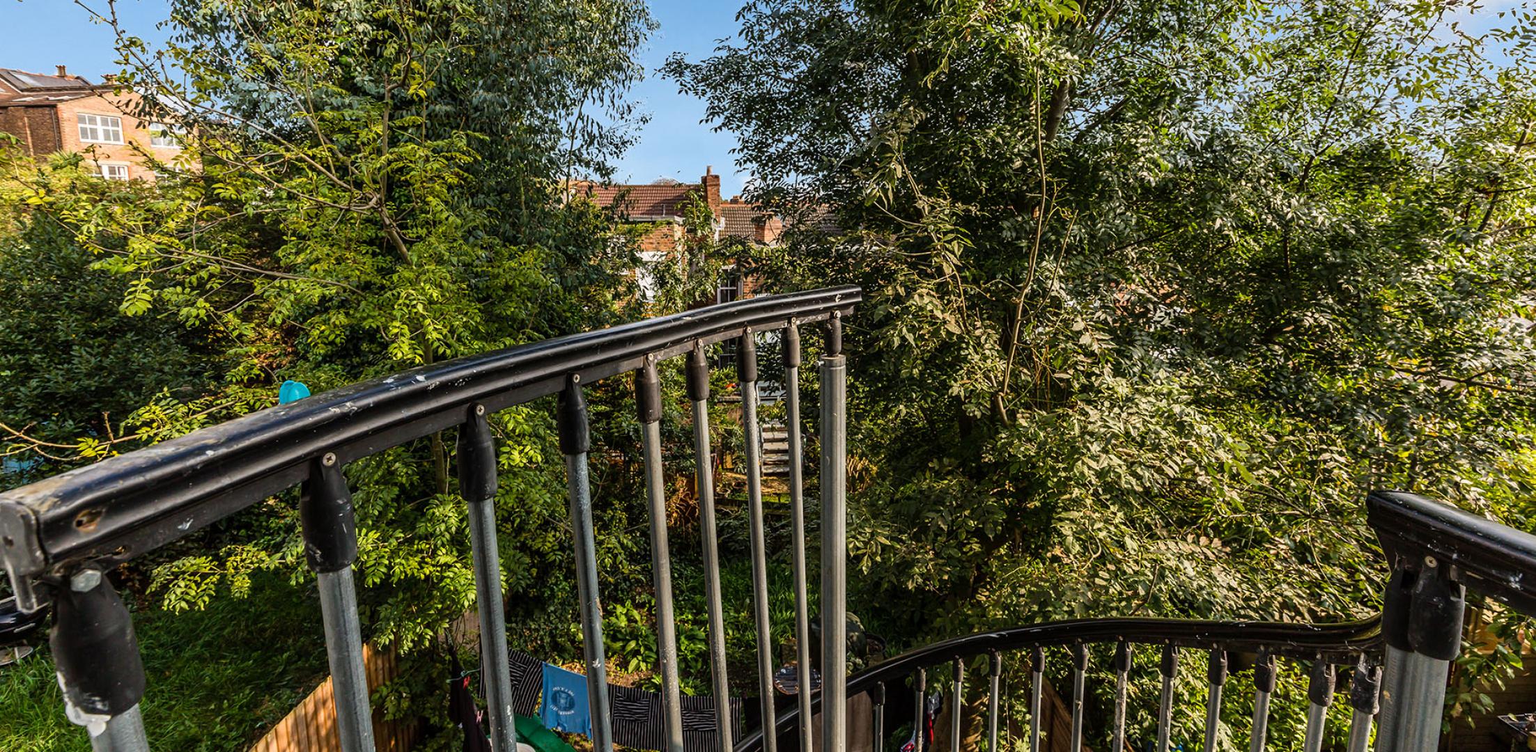 Stunning three double bedrooom set in a period conversion with a garden Alexandra Gardens , Muswell Hill