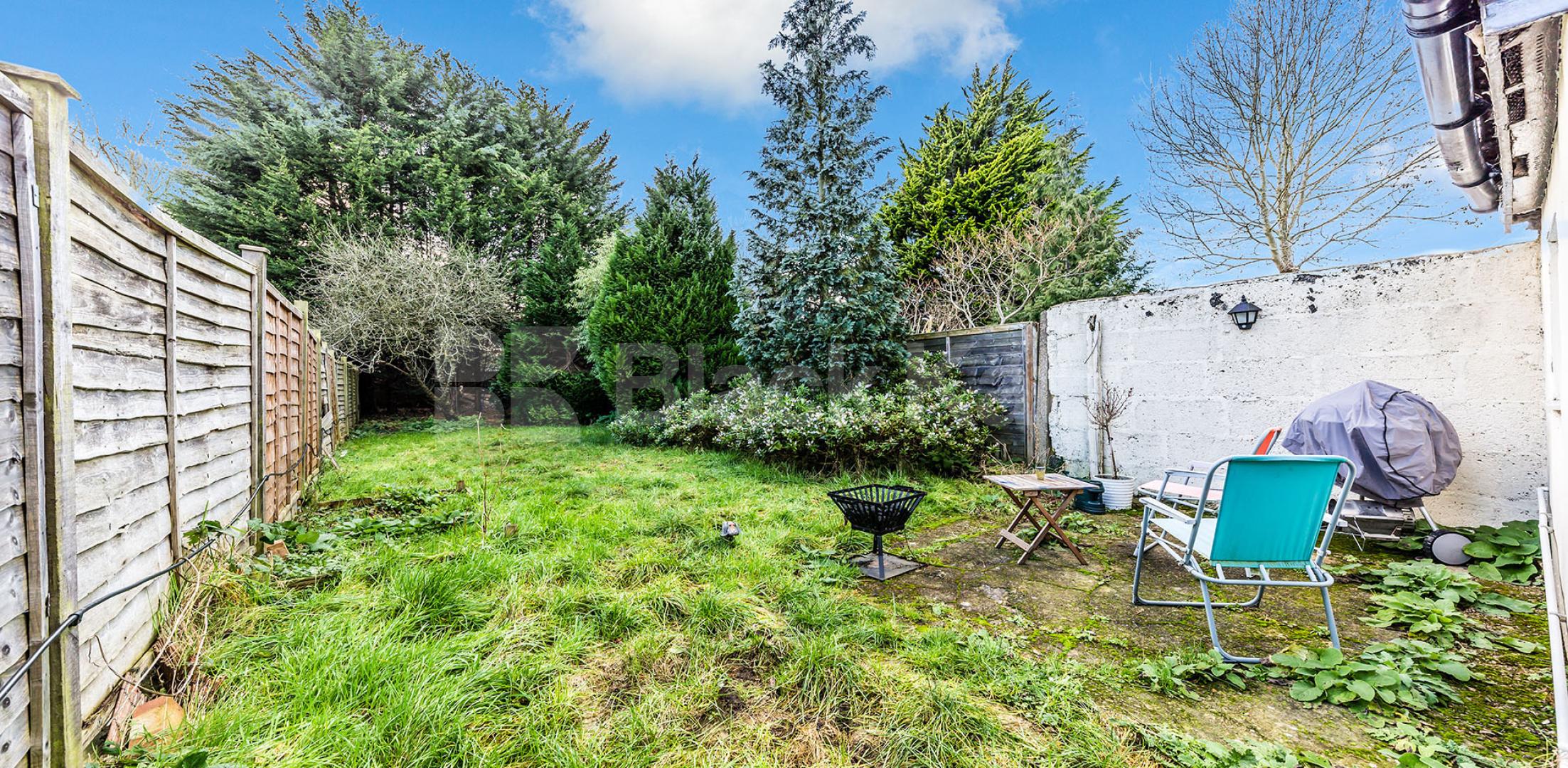 			UNDER FULL REFURBISHMENT Fantastic Garden Property , 2 Bedroom, 1 bath, 1 reception Flat			 Long Lane, East Finchley