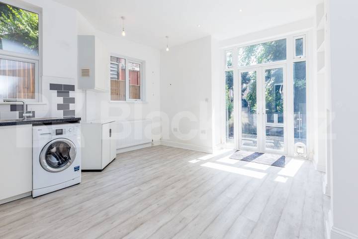 On a sought after Road in Muswell Hill a stunning 2 bedroom property with garden Alexandra Gardens, Muswell Hill