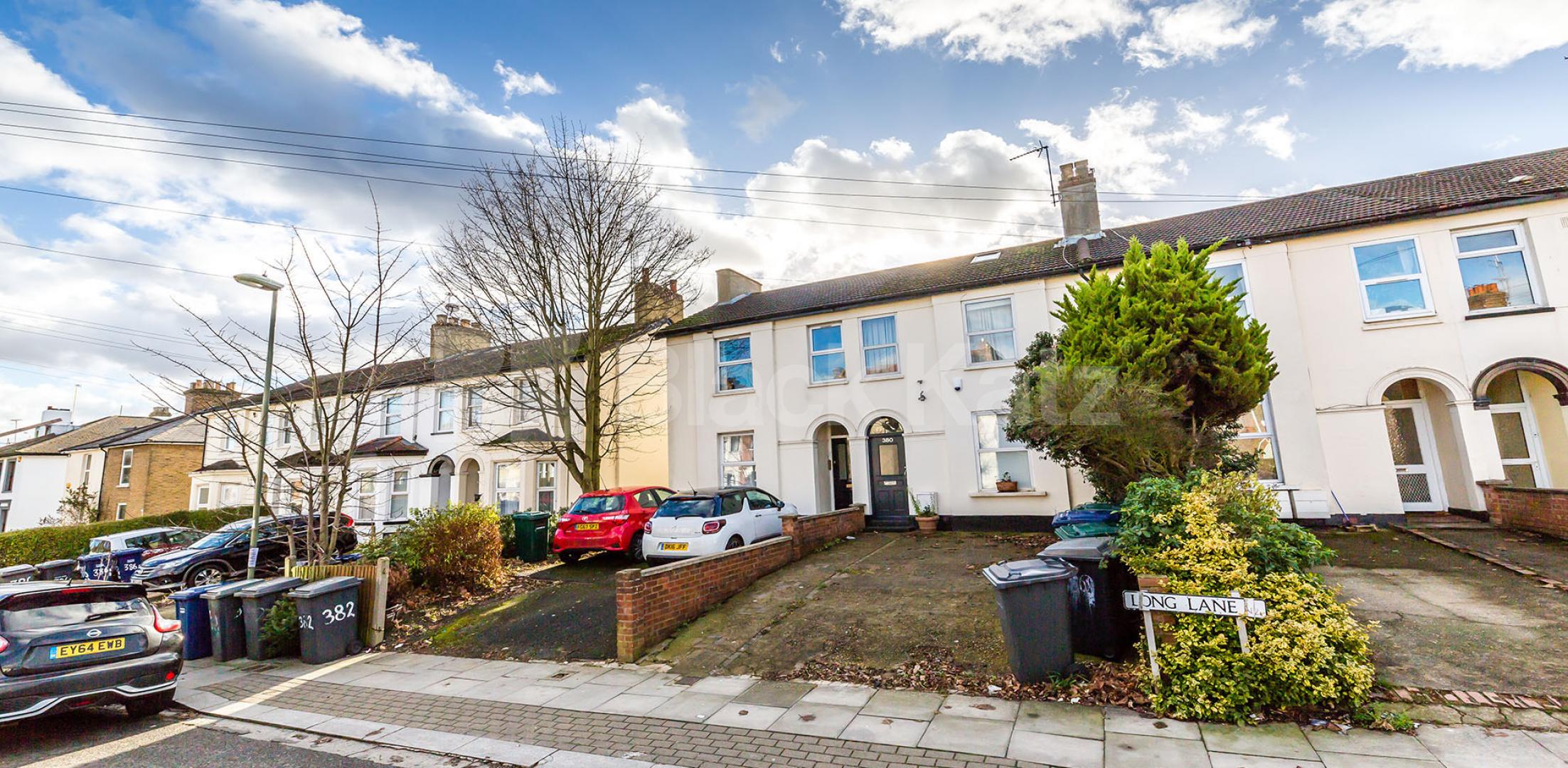 			UNDER FULL REFURBISHMENT Fantastic Garden Property , 2 Bedroom, 1 bath, 1 reception Flat			 Long Lane, East Finchley