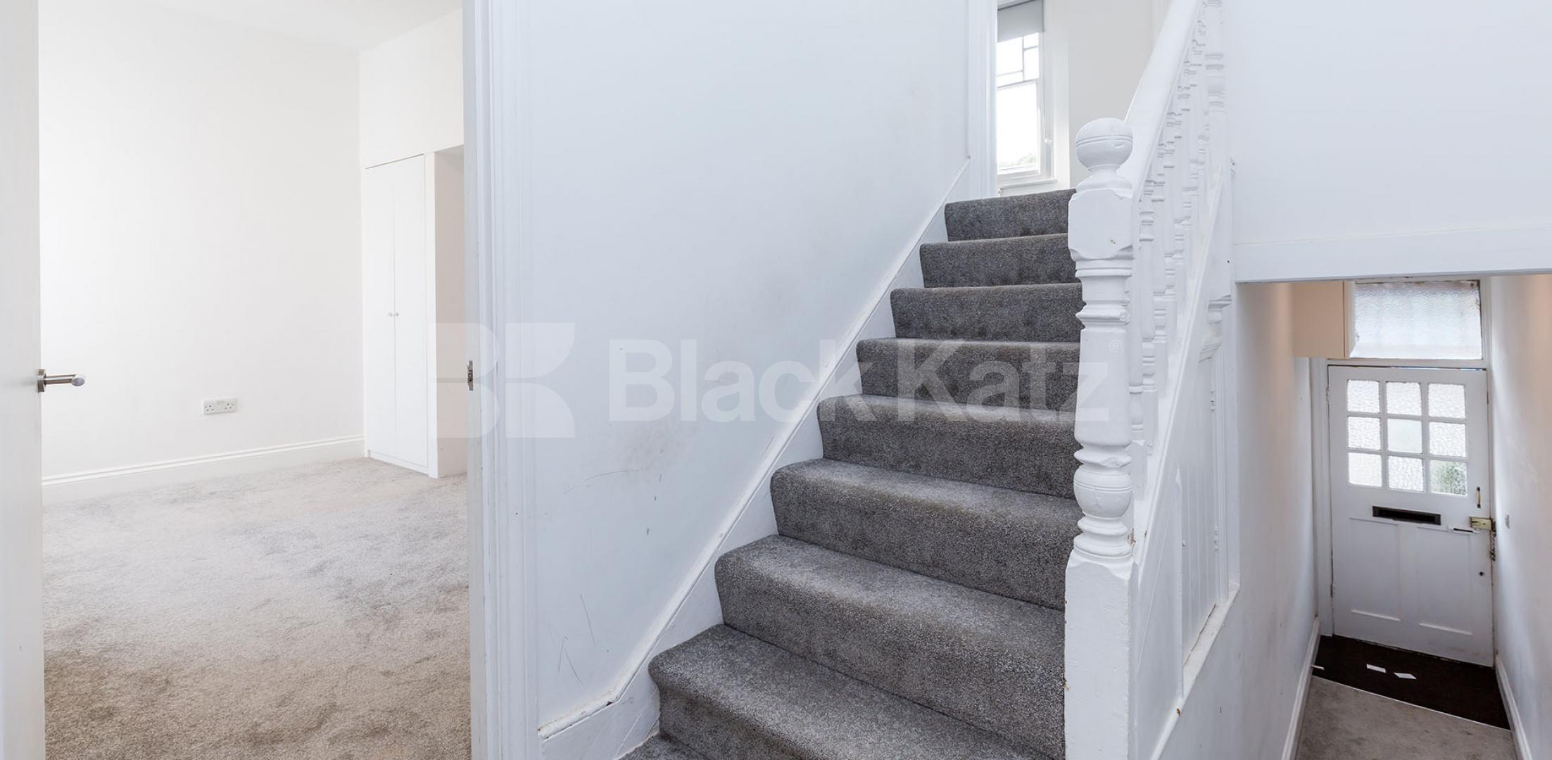 Stunning three double bedrooom set in a period conversion with a garden Alexandra Gardens , Muswell Hill