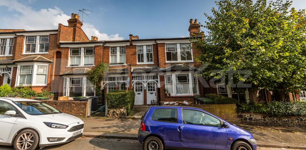 Stunning three double bedrooom set in a period conversion with a garden Alexandra Gardens , Muswell Hill