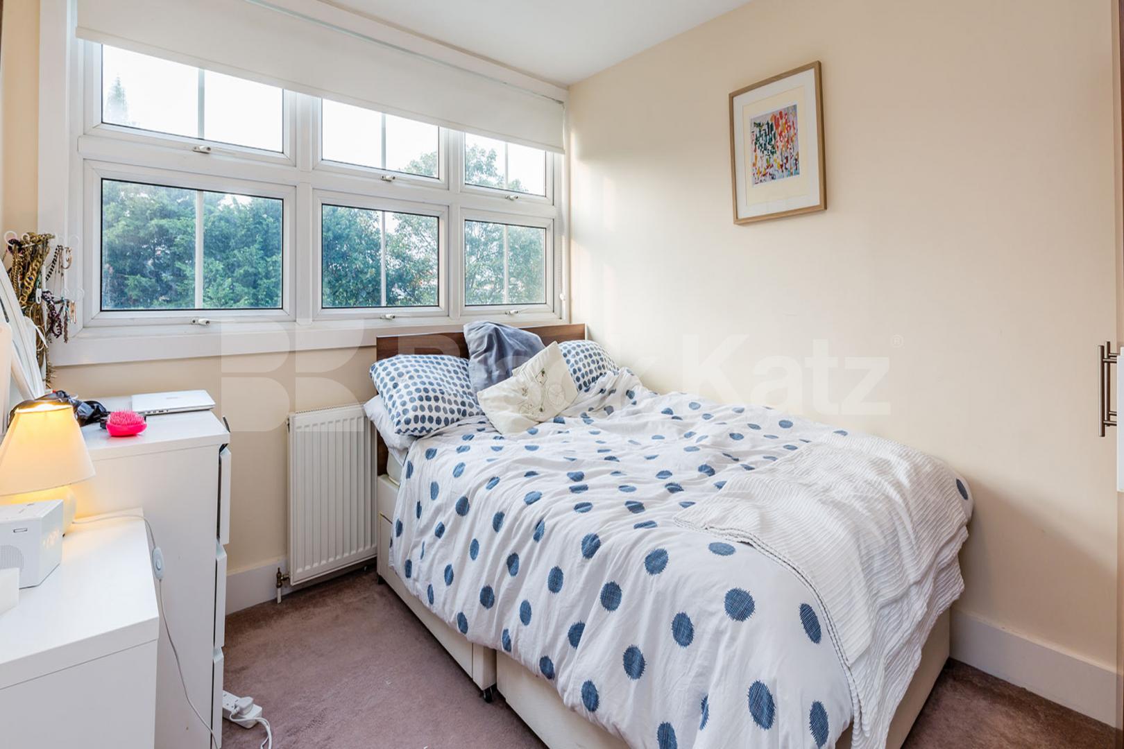 Top floor apartment minutes to Finsbury Park station Moray Road, Finsbury Park 