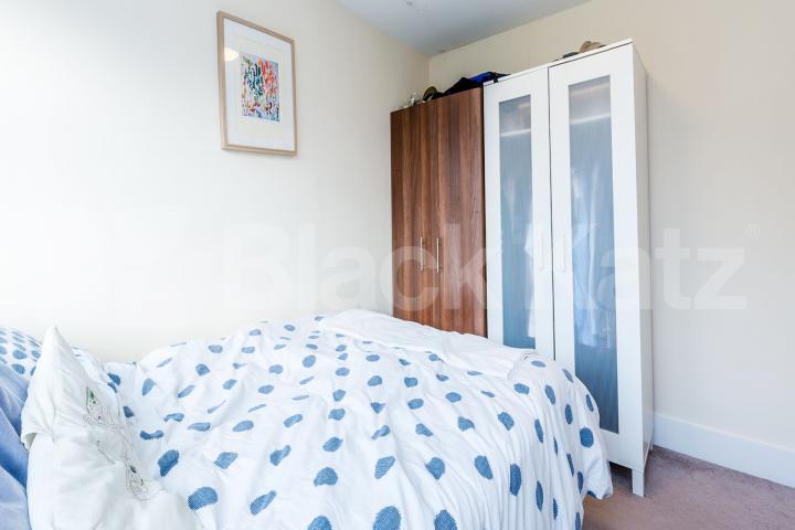 Top floor apartment minutes to Finsbury Park station Moray Road, Finsbury Park 