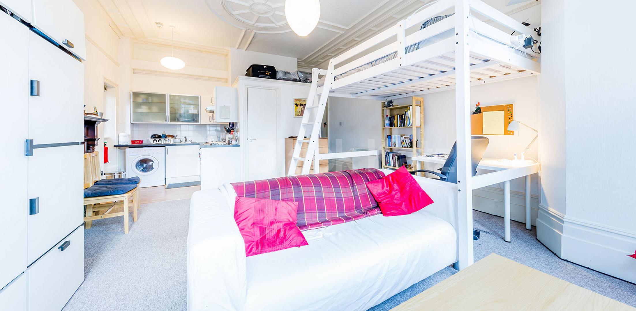 			Very Large Studio !, Studio Apartment, 1 bath, 1 reception Studio			 Avenue Road, Highgate