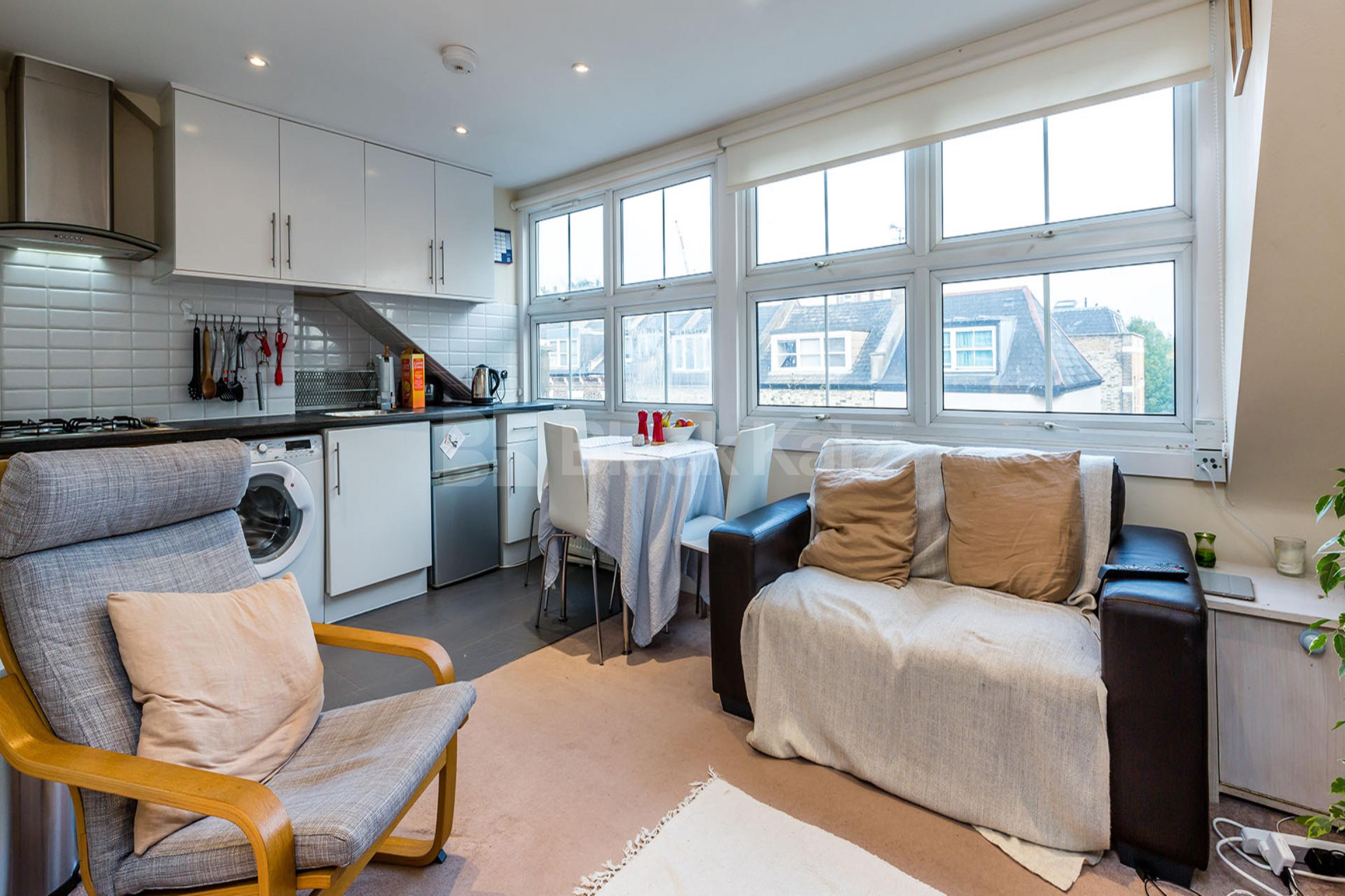 Top floor apartment minutes to Finsbury Park station Moray Road, Finsbury Park  N4