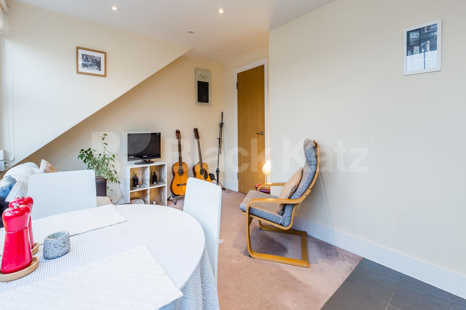 Top floor apartment minutes to Finsbury Park station Moray Road, Finsbury Park 