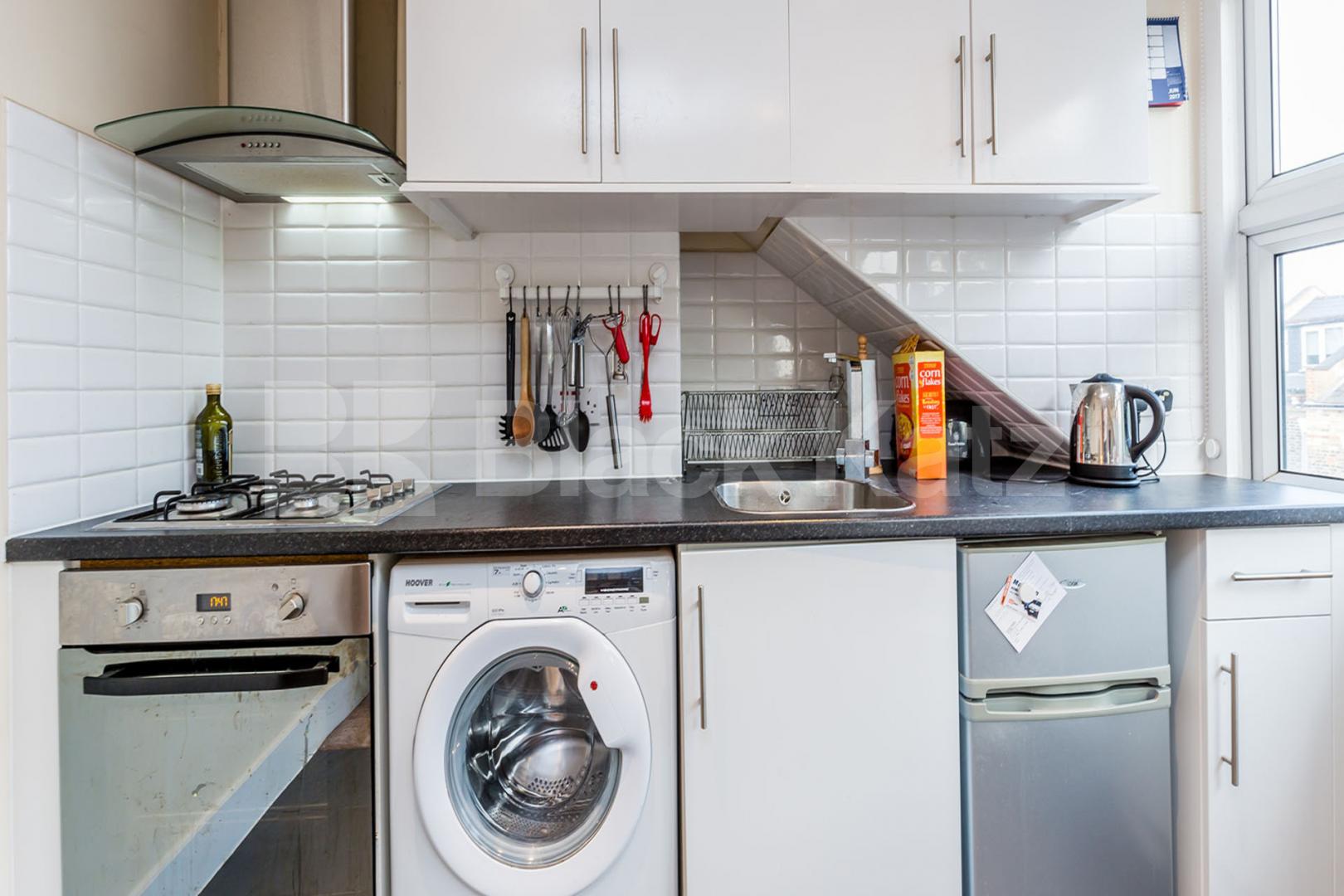 Top floor apartment minutes to Finsbury Park station Moray Road, Finsbury Park 