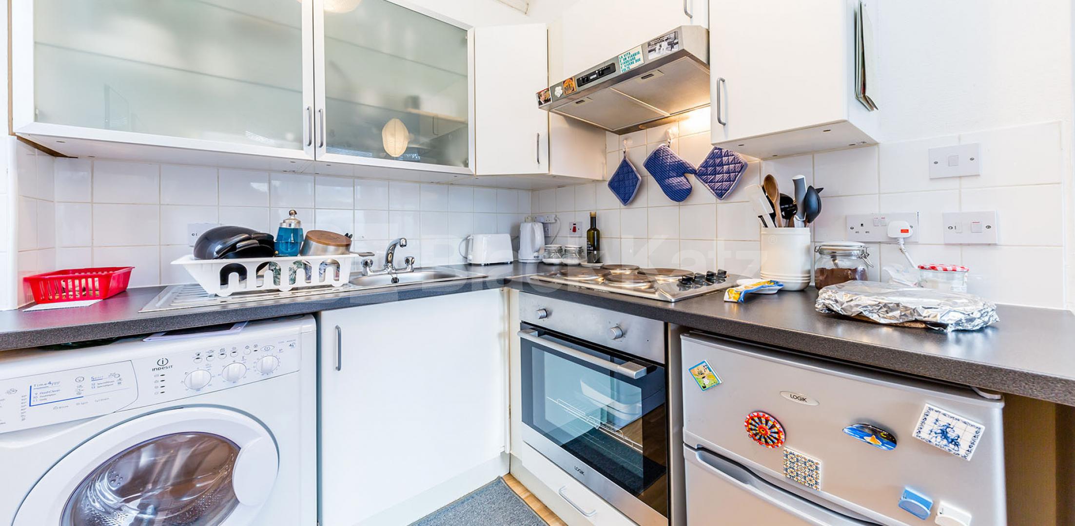 			Very Large Studio !, Studio Apartment, 1 bath, 1 reception Studio			 Avenue Road, Highgate