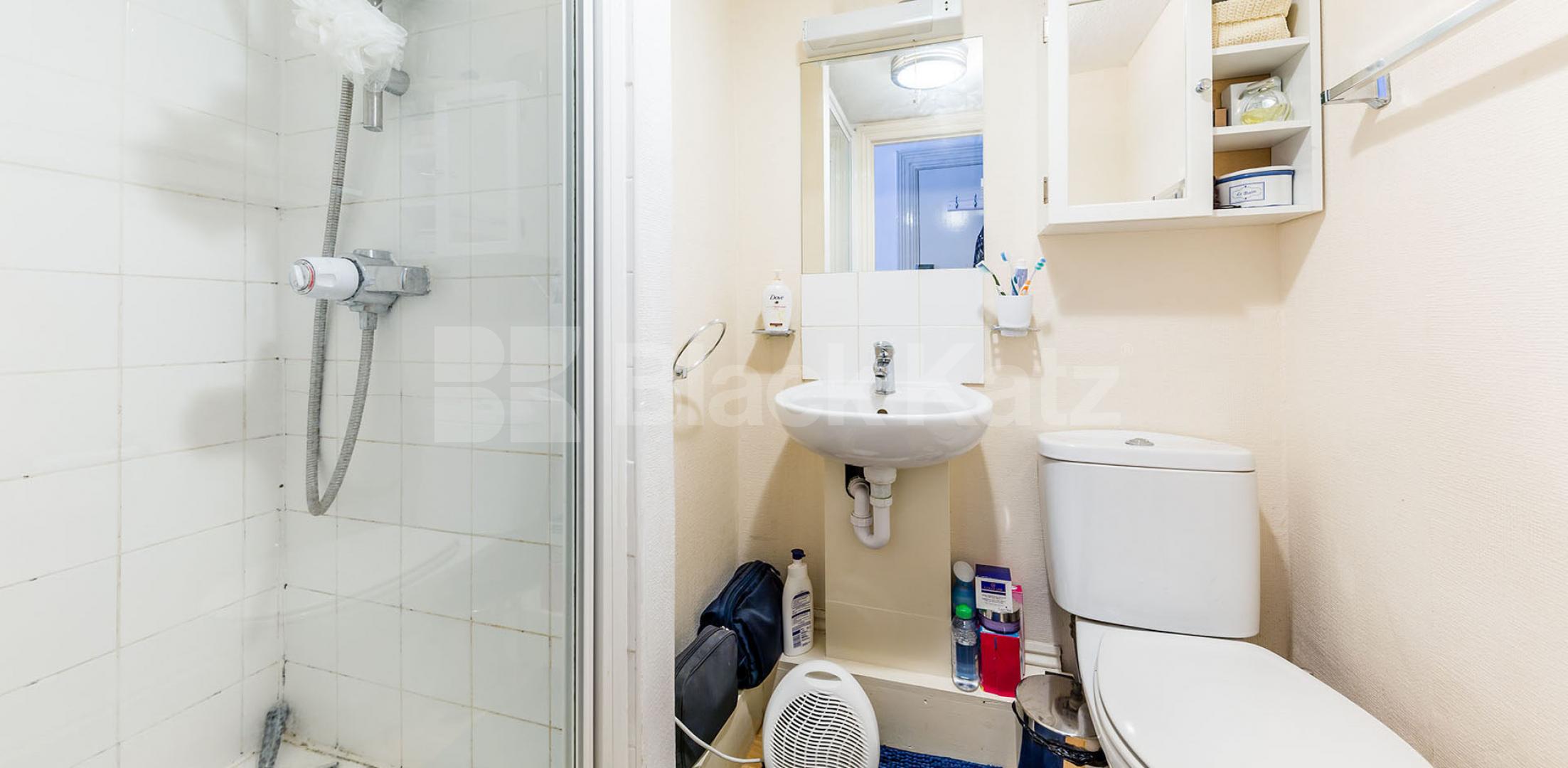 			Very Large Studio !, Studio Apartment, 1 bath, 1 reception Studio			 Avenue Road, Highgate