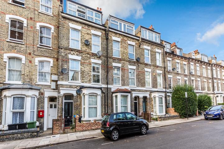 Top floor apartment minutes to Finsbury Park station Moray Road, Finsbury Park 