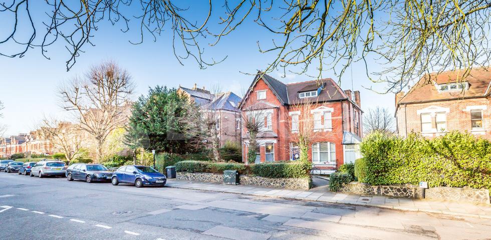 			Fantastic Studio !, Studio Apartment, 1 bath, 1 reception Studio			 Avenue Road, Highgate