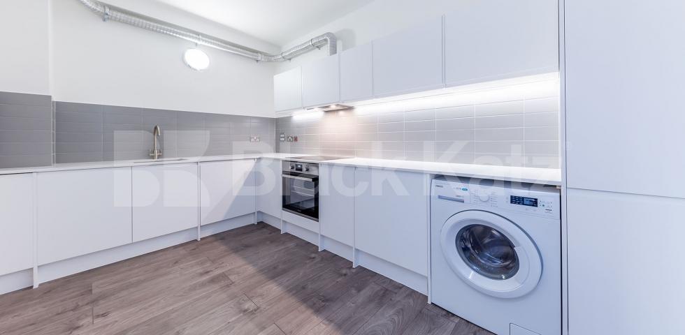 			2 BED 2 BATH WAREHOUSE APARTMENT , 2 Bedroom, 1 bath, 1 reception Apartment			 SPRINGFIELD HOUSE LOFTS-TYSSEN STREET, DALSTON/HAGGERSTON