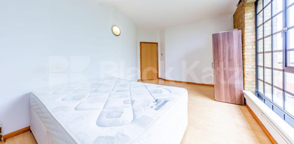 			PERFECT FOR 3 SHARERS!, 3 Bedroom, 1 bath, 1 reception Flat			 SPRINGFIELD HOUSE LOFTS-TYSSEN STREET, DALSTON-HAGGERSTON-SHOREDITCH