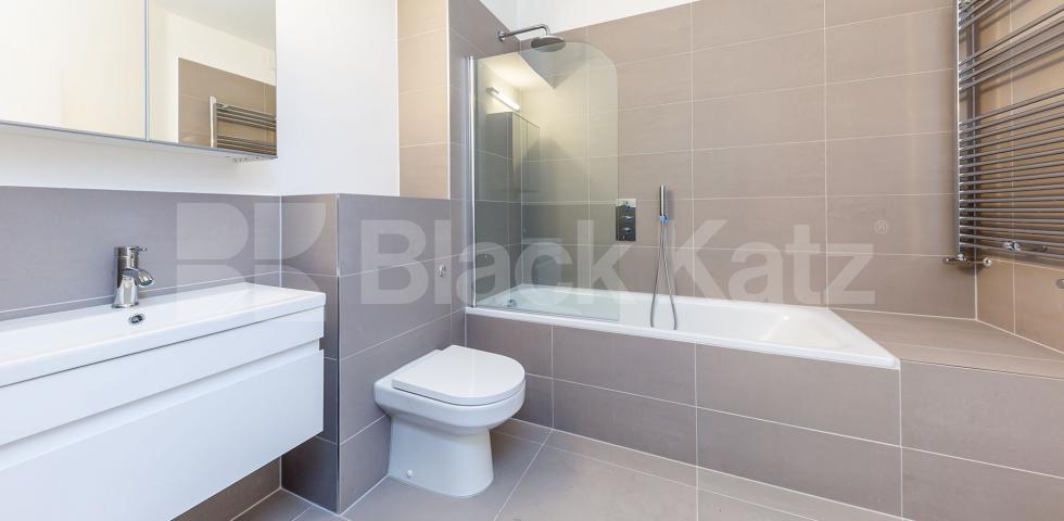 			2 BED 2 BATH WAREHOUSE APARTMENT , 2 Bedroom, 1 bath, 1 reception Apartment			 SPRINGFIELD HOUSE LOFTS-TYSSEN STREET, DALSTON/HAGGERSTON