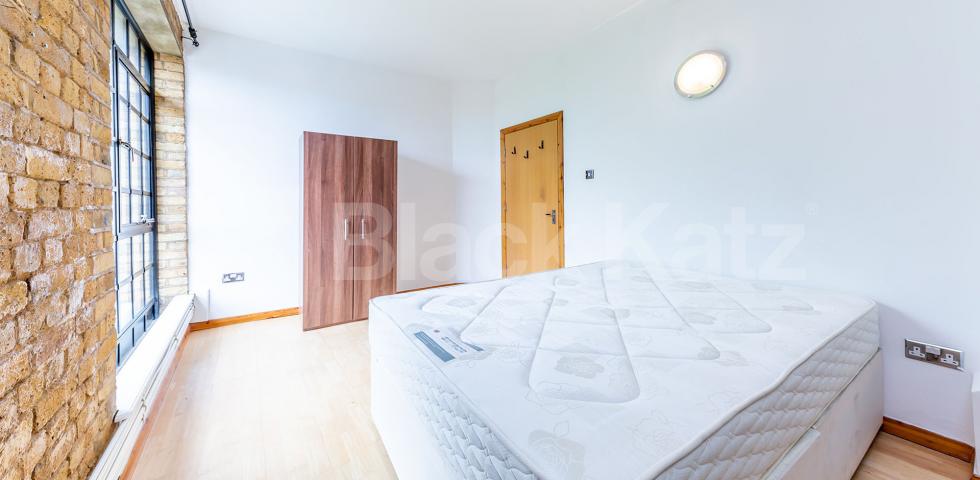 			PERFECT FOR 3 SHARERS!, 3 Bedroom, 1 bath, 1 reception Flat			 SPRINGFIELD HOUSE LOFTS-TYSSEN STREET, DALSTON-HAGGERSTON-SHOREDITCH