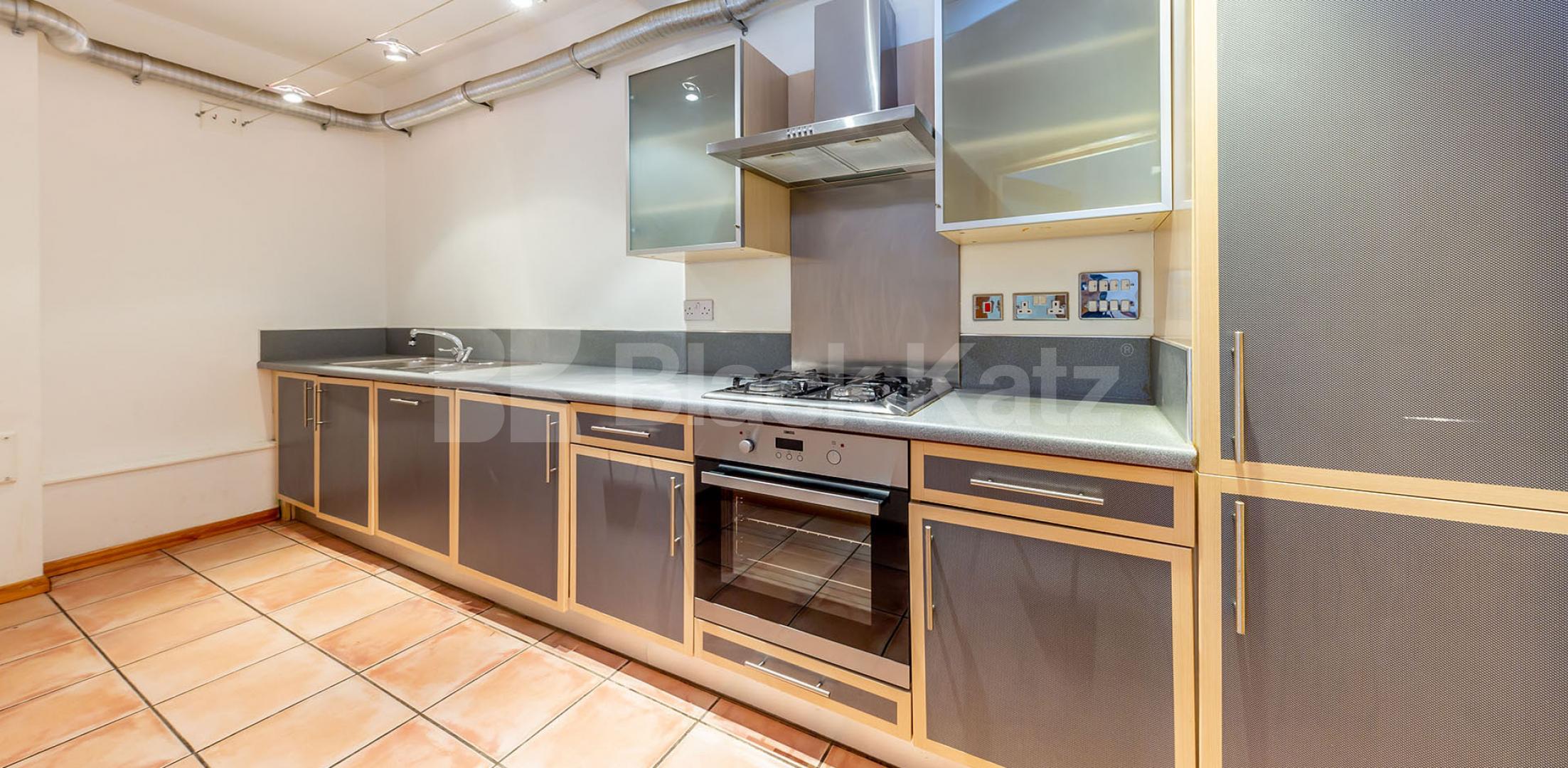 			PERFECT FOR 3 SHARERS!, 3 Bedroom, 1 bath, 1 reception Flat			 SPRINGFIELD HOUSE LOFTS-TYSSEN STREET, DALSTON-HAGGERSTON-SHOREDITCH