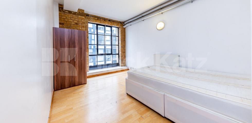 			PERFECT FOR 3 SHARERS!, 3 Bedroom, 1 bath, 1 reception Flat			 SPRINGFIELD HOUSE LOFTS-TYSSEN STREET, DALSTON-HAGGERSTON-SHOREDITCH