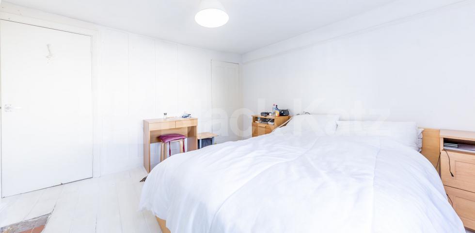 			Private house with a garden!, 2 Bedroom, 1 bath, 1 reception Terraced House			 Church Lane, East Finchley