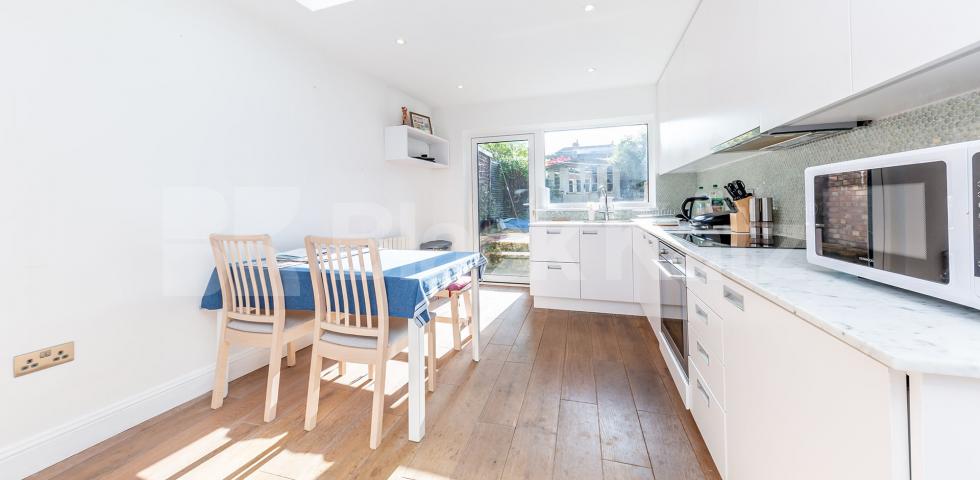 			Private house with a garden!, 2 Bedroom, 1 bath, 1 reception Terraced House			 Church Lane, East Finchley