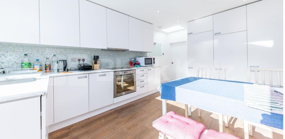 			Private house with a garden!, 2 Bedroom, 1 bath, 1 reception Terraced House			 Church Lane, East Finchley