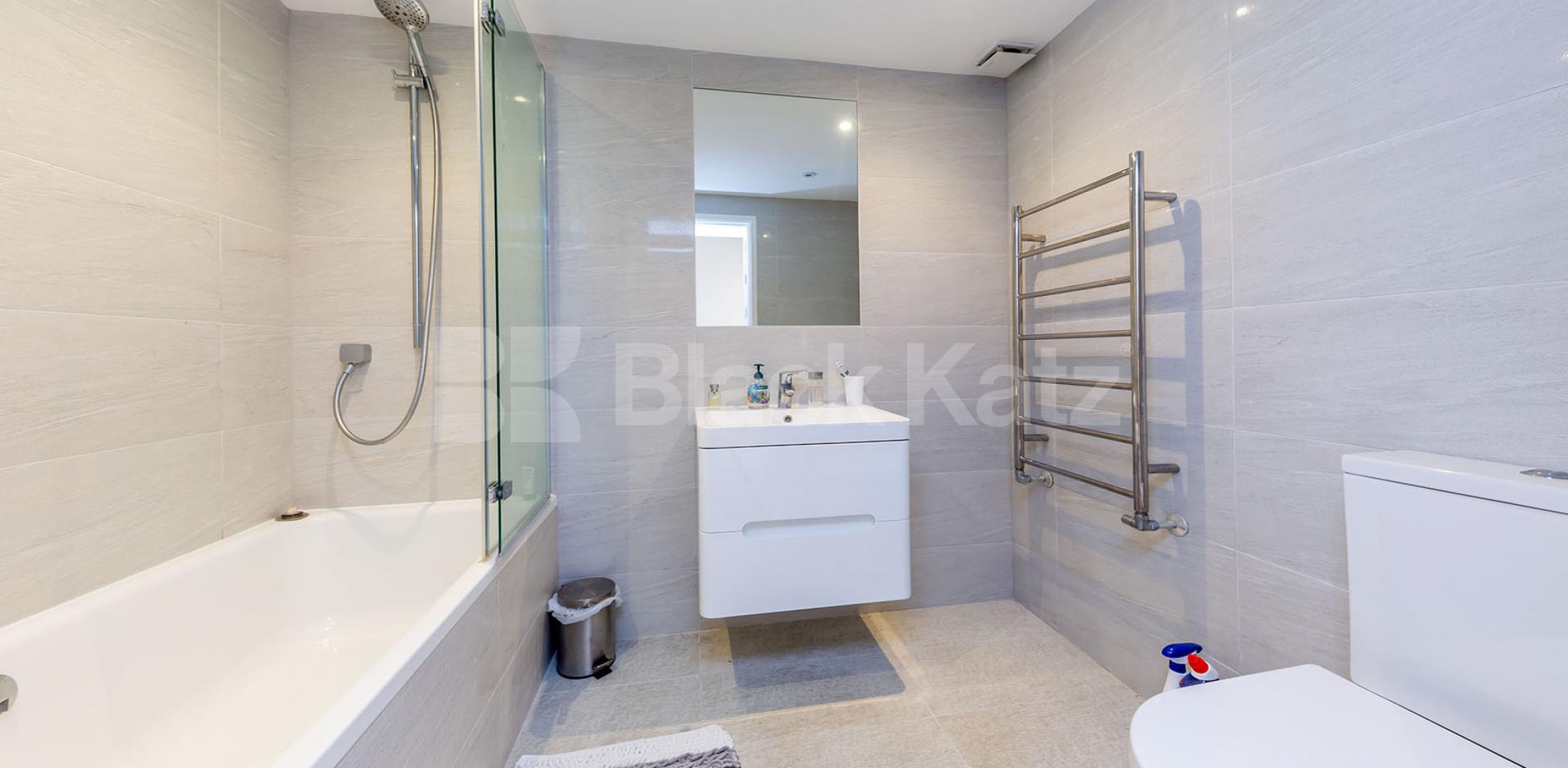 			Private house with a garden!, 2 Bedroom, 1 bath, 1 reception Terraced House			 Church Lane, East Finchley