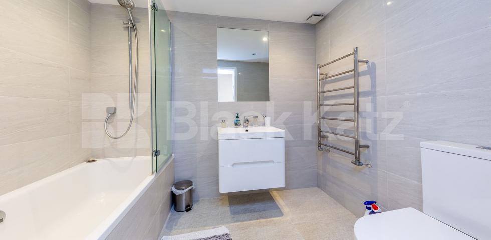 			Private house with a garden!, 2 Bedroom, 1 bath, 1 reception Terraced House			 Church Lane, East Finchley