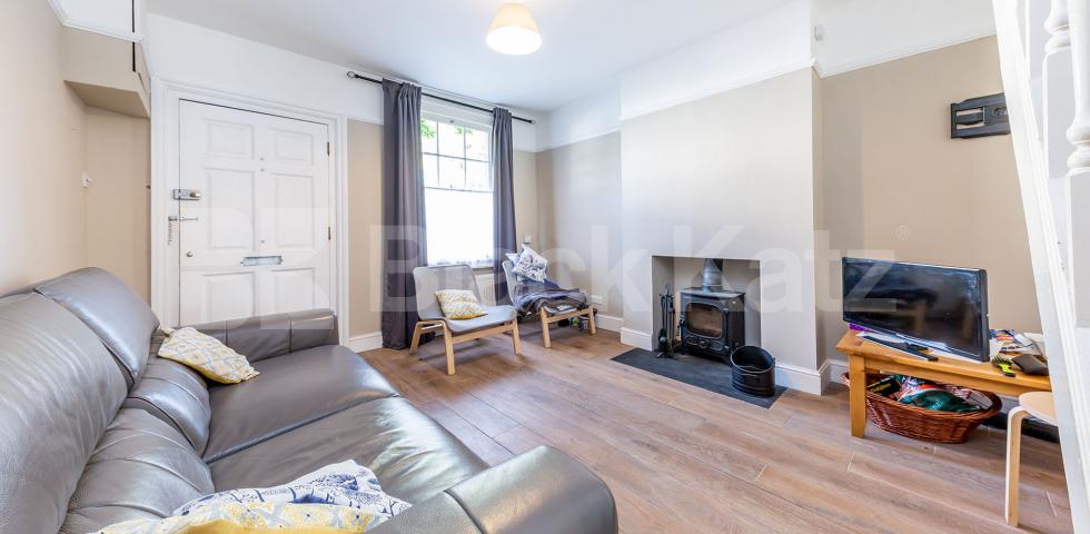 			Private house with a garden!, 2 Bedroom, 1 bath, 1 reception Terraced House			 Church Lane, East Finchley