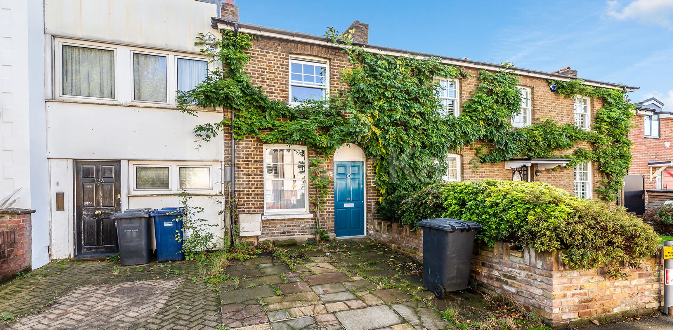 			Private house with a garden!, 2 Bedroom, 1 bath, 1 reception Terraced House			 Church Lane, East Finchley