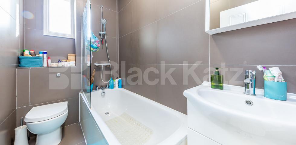 			2 Bedroom, 1 bath, 1 reception Maisonette			 Alexandra Gardens, Muswell Hill