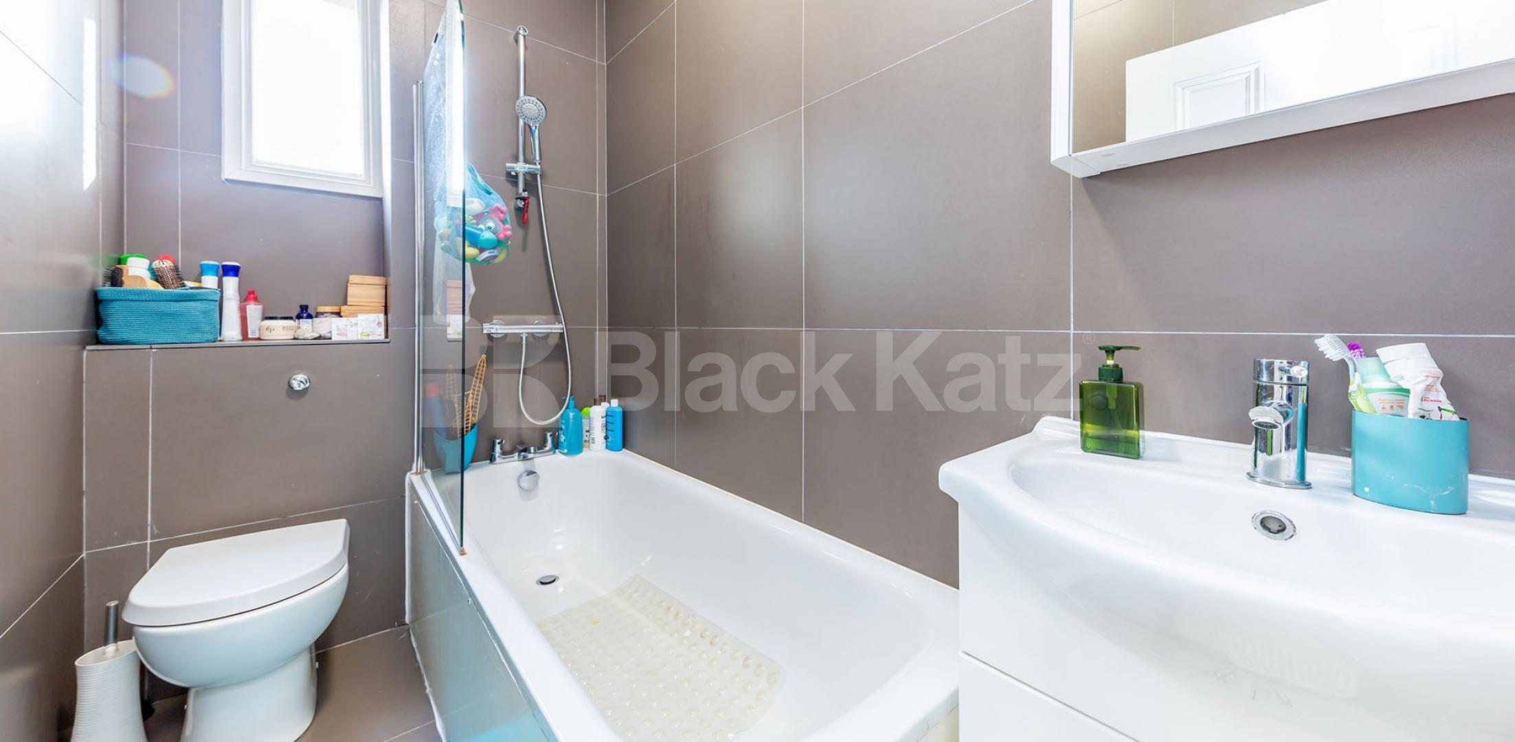 			2 Bedroom, 1 bath, 1 reception Maisonette			 Alexandra Gardens, Muswell Hill