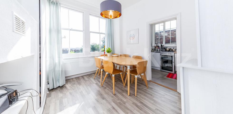 			2 Bedroom, 1 bath, 1 reception Maisonette			 Alexandra Gardens, Muswell Hill