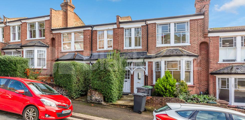 			2 Bedroom, 1 bath, 1 reception Maisonette			 Alexandra Gardens, Muswell Hill