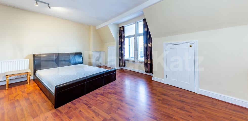 			Huge apartment, 2 Bedroom, 1 bath, 1 reception Flat			 Topsfield Parade, Crouch End