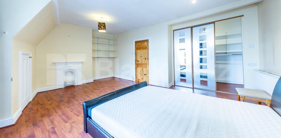 			Huge apartment, 2 Bedroom, 1 bath, 1 reception Flat			 Topsfield Parade, Crouch End