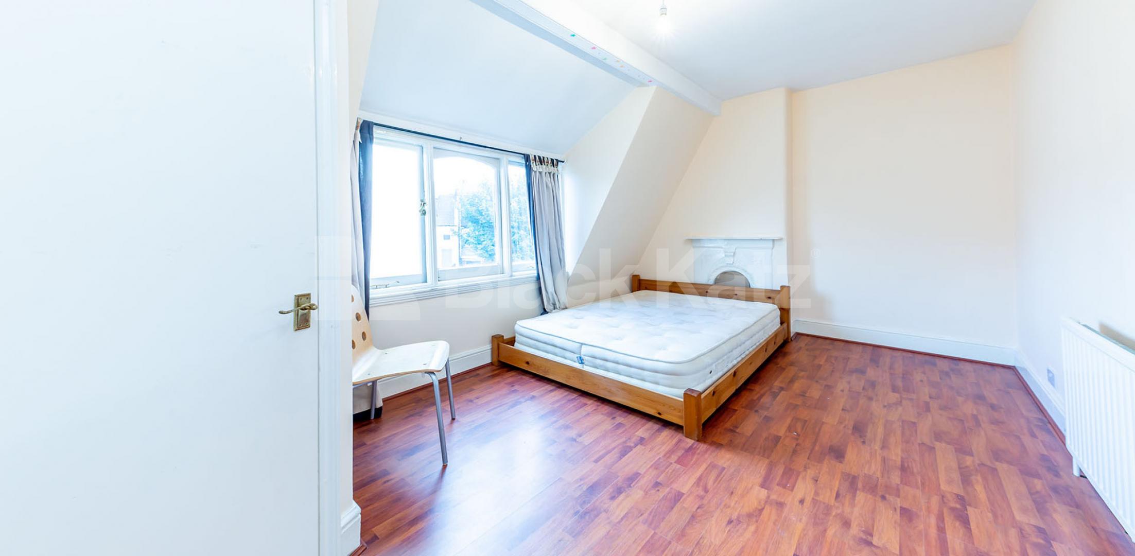 			Huge apartment, 2 Bedroom, 1 bath, 1 reception Flat			 Topsfield Parade, Crouch End