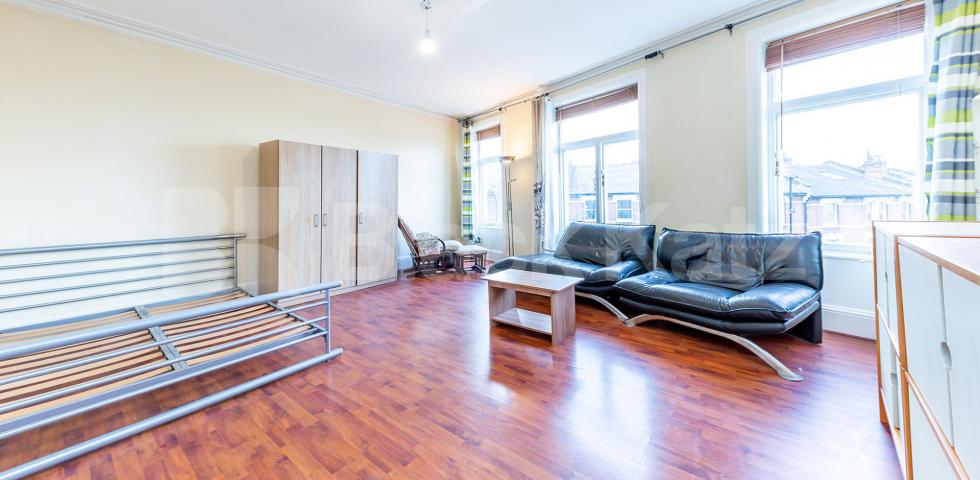 			Huge apartment, 2 Bedroom, 1 bath, 1 reception Flat			 Topsfield Parade, Crouch End