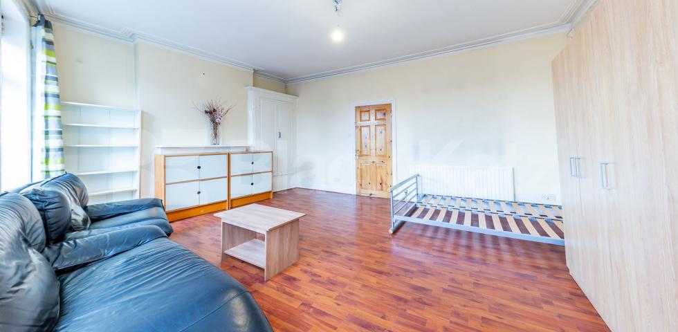 			Huge apartment, 2 Bedroom, 1 bath, 1 reception Flat			 Topsfield Parade, Crouch End