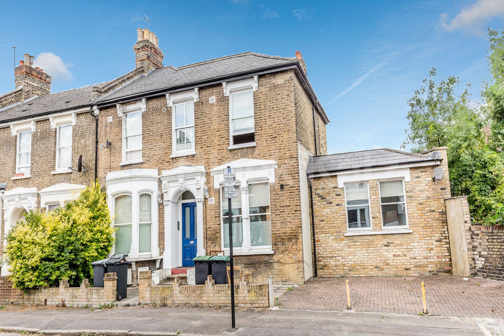 split level 3 bedroom property with access to a private garden Beatrice Road, Finsbury Park
