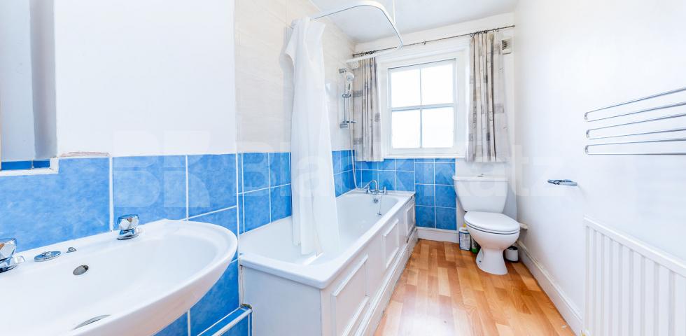 			Huge apartment, 2 Bedroom, 1 bath, 1 reception Flat			 Topsfield Parade, Crouch End