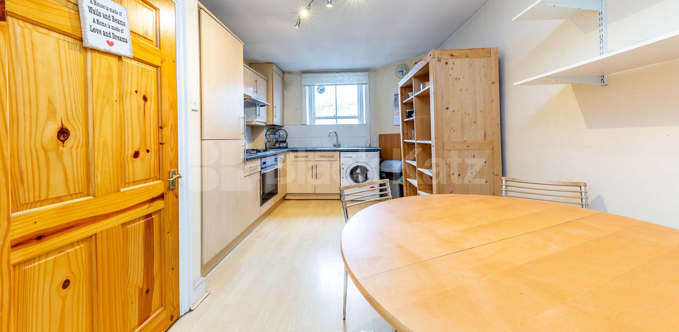 			Huge apartment, 2 Bedroom, 1 bath, 1 reception Flat			 Topsfield Parade, Crouch End