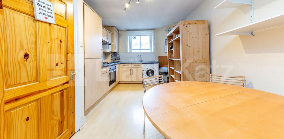 			Huge apartment, 2 Bedroom, 1 bath, 1 reception Flat			 Topsfield Parade, Crouch End