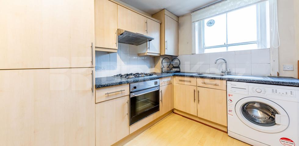 			Huge apartment, 2 Bedroom, 1 bath, 1 reception Flat			 Topsfield Parade, Crouch End