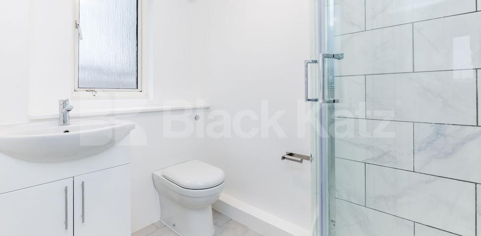 			NEWLY REFURBISHED 4 BEDROOM MAISONETTE , 4 Bedroom, 1 bath, 1 reception Flat			 Florida Street, BETHNAL GREEN-SHOREDITCH-HACKNEY