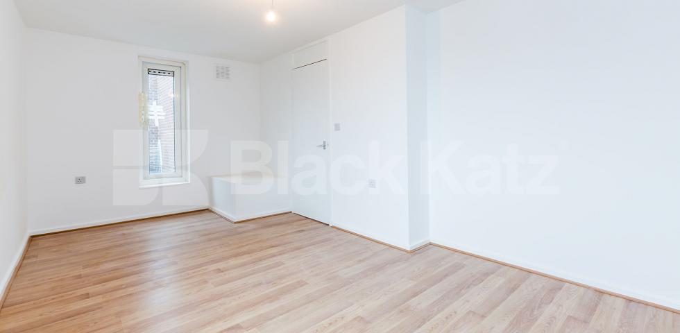 			NEWLY REFURBISHED 4 BEDROOM MAISONETTE , 4 Bedroom, 1 bath, 1 reception Flat			 Florida Street, BETHNAL GREEN-SHOREDITCH-HACKNEY