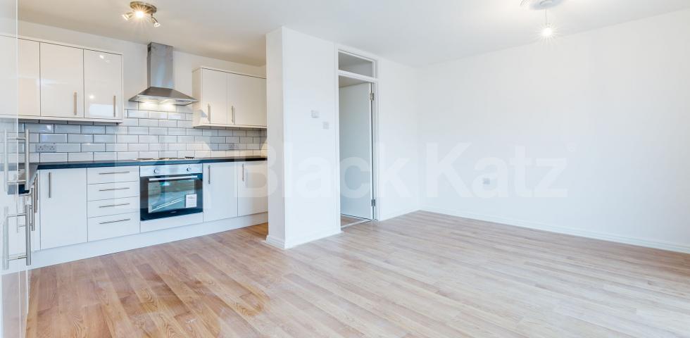 			NEWLY REFURBISHED 4 BEDROOM MAISONETTE , 4 Bedroom, 1 bath, 1 reception Flat			 Florida Street, BETHNAL GREEN-SHOREDITCH-HACKNEY