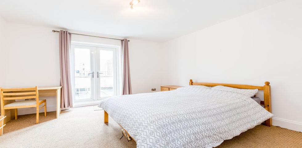 			PRIVATE ROOF TERRACE, 3 Bedroom, 1 bath, 1 reception Flat			 Claremont Road, CRICKLEWOOD